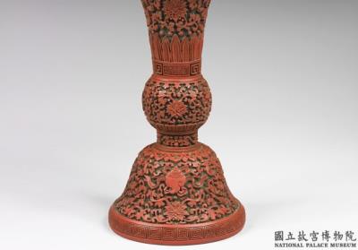 图片[2]-Gu-shaped carved red lacquer vase with decoration of lotus scrolls and the Eight Treasures, Qing dynasty, Qianlong reign (1736-1795)-China Archive